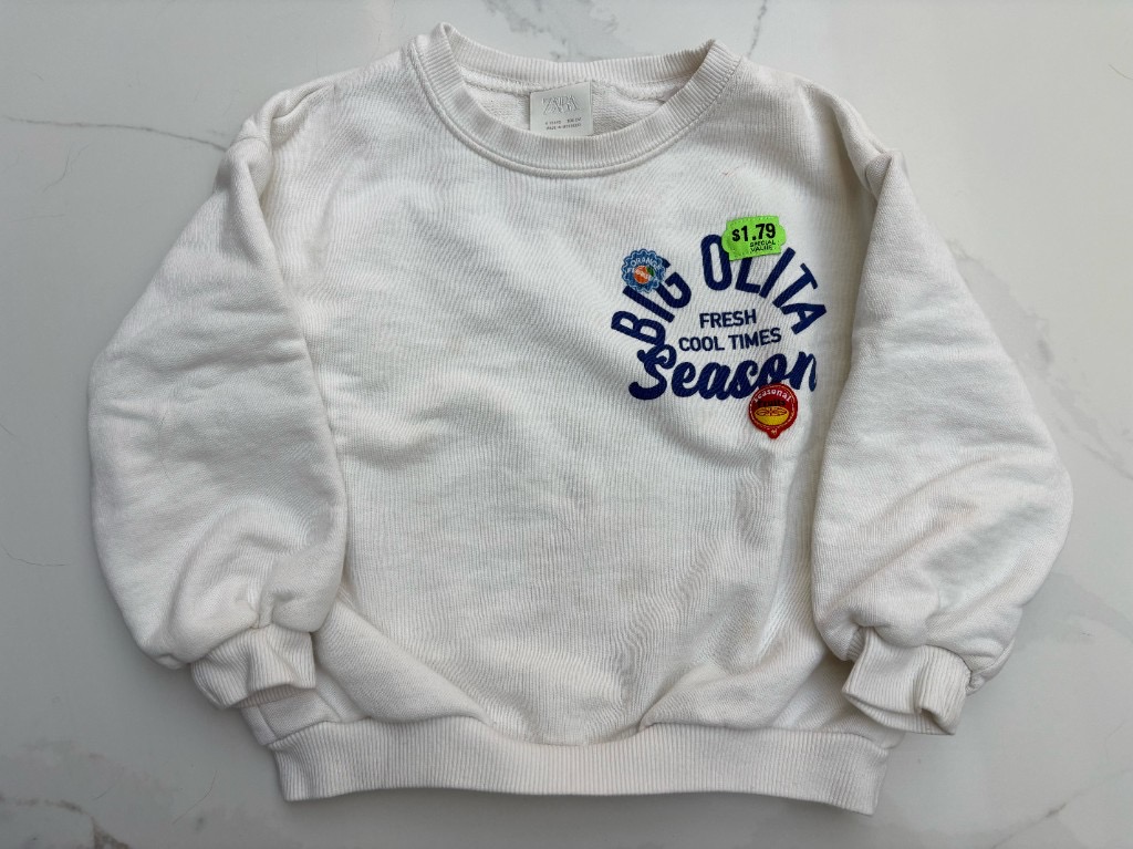 Un sweat blanc en 4 ans, marque Zara
